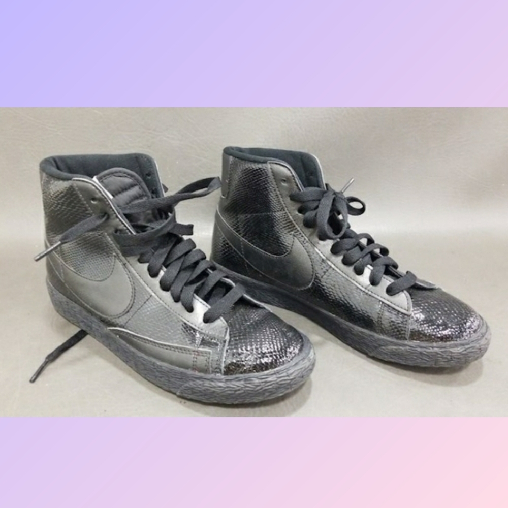Nike Women's High-Top Sneakers in Black